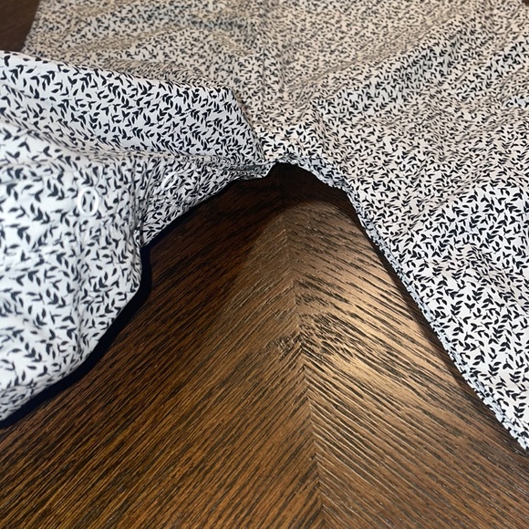 Something Navy Black White Floral Jumpsuit NWOT Girls Size 18 Months - Picture 3 of 6